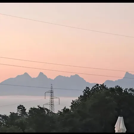 La Loggia Sulle Apuane * Tresana